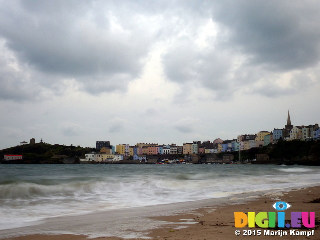 FZ021638 Tenby harbour